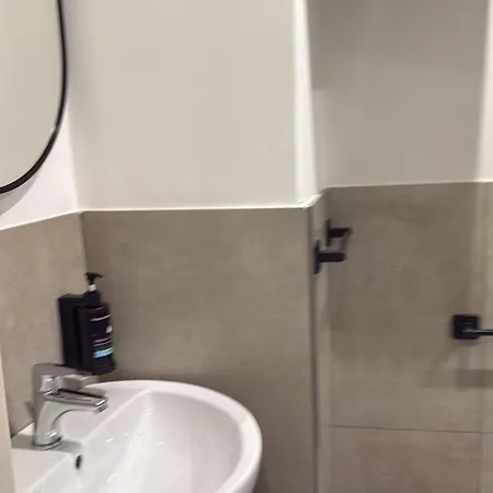 Garibaldi 12, Opposite The Main Train Station